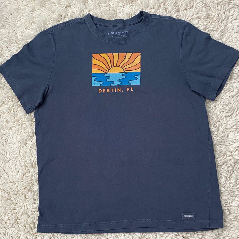 Life Is Good Men's Size Large  Navy Blue short sleeve tee shirt ¥